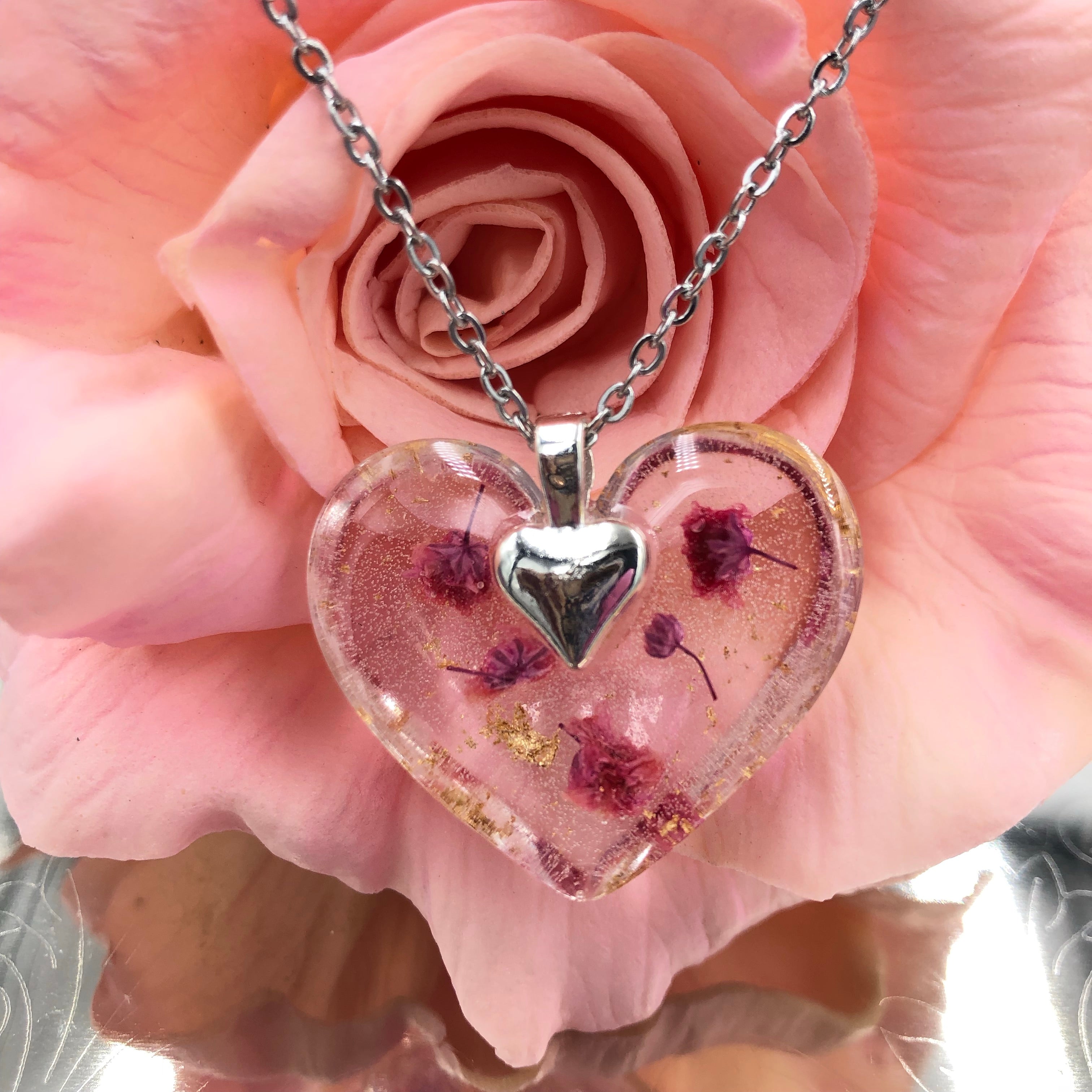 resin pendant/resin necklace/heart necklace/heart pendant/real flower  necklace/gift for her/resin heart